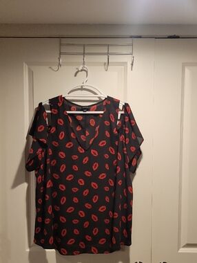 Black Cold Shoulder Top with Red Lip Print